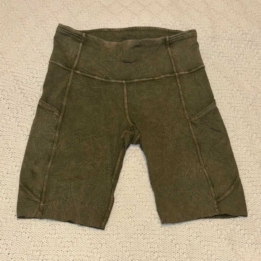 Lululemon Olive Green Women's Shorts - size 8 - Picture 5 of 10